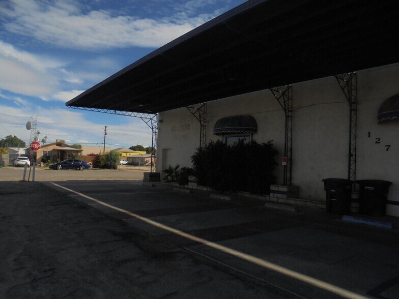 127 S 1st St, Blythe, CA à vendre - Photo du bâtiment - Image 3 de 40