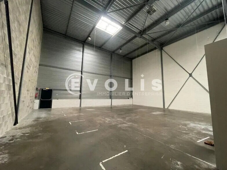 Office in SAINT-JEAN-D'ILLAC for lease - Interior Photo - Image 3 of 6