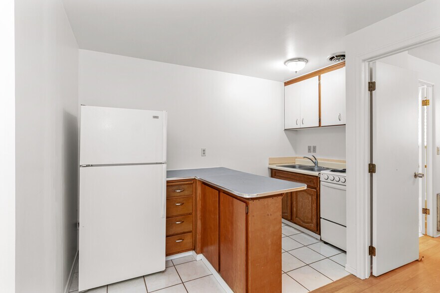 710 NE 43rd St, Seattle, WA for sale - Building Photo - Image 2 of 7
