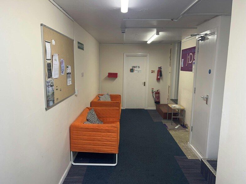 62 Higham Rd, Chesham à vendre - Photo du bâtiment - Image 3 de 6