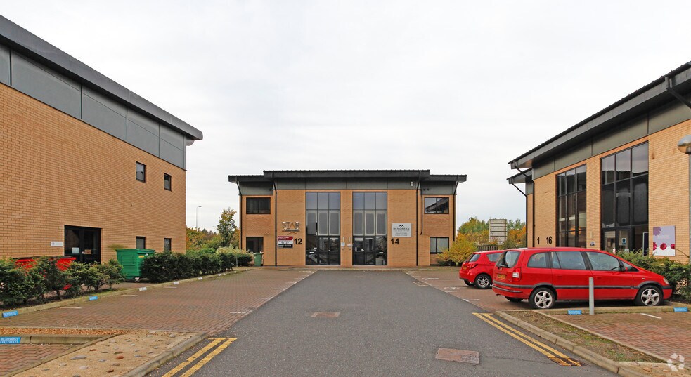 12-14 Eaton Court Rd, Eaton Socon à louer - Photo du bâtiment - Image 2 de 3