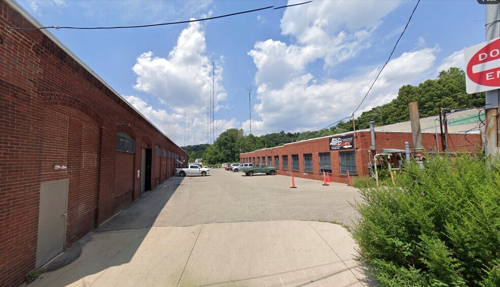 4889 Umbria St, Philadelphia, PA à louer - Photo du bâtiment - Image 3 de 4