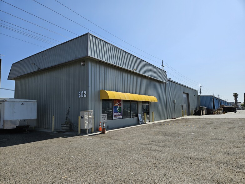 202 S Santa Cruz Ave, Modesto, CA for lease - Building Photo - Image 2 of 7