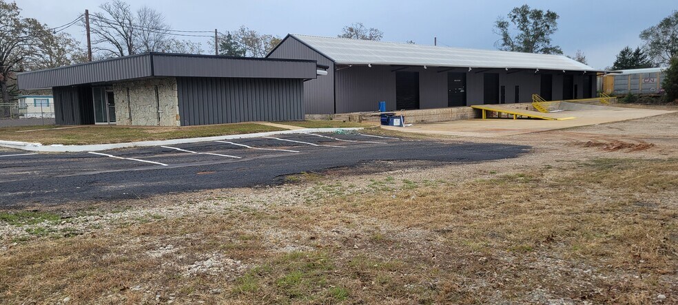 2820 E Marshall Ave, Longview, TX à louer - Photo du bâtiment - Image 3 de 21