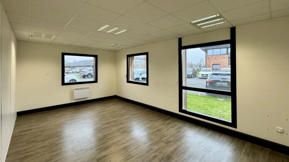 Office in VILLENEUVE-D'ASCQ for lease - Interior Photo - Image 2 of 12