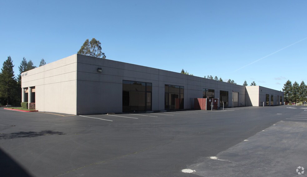 6145-6167 State Farm Dr, Rohnert Park, CA à louer - Photo du bâtiment - Image 3 de 9
