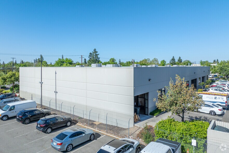 7273 14th Ave, Sacramento, CA à louer - Photo du bâtiment - Image 3 de 8