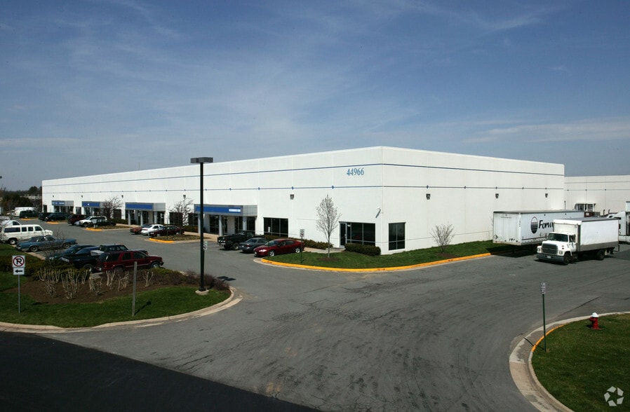 44966 Falcon Pl, Sterling, VA for lease - Building Photo - Image 2 of 4