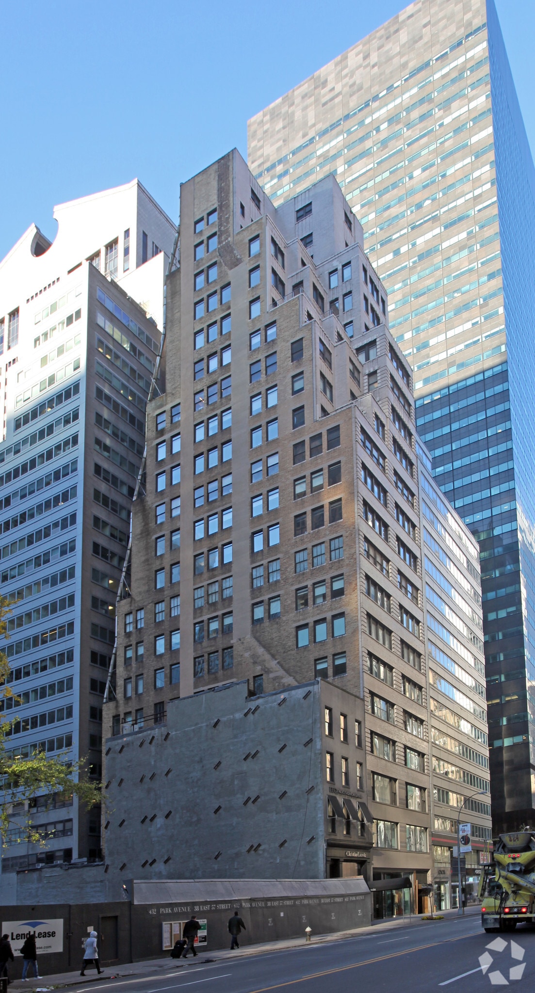 32 E 57th St, New York, NY for lease Building Photo- Image 1 of 4