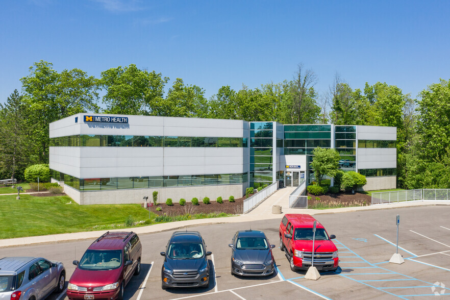 1787 Grand Ridge Ct NE, Grand Rapids, MI for lease - Building Photo - Image 1 of 7