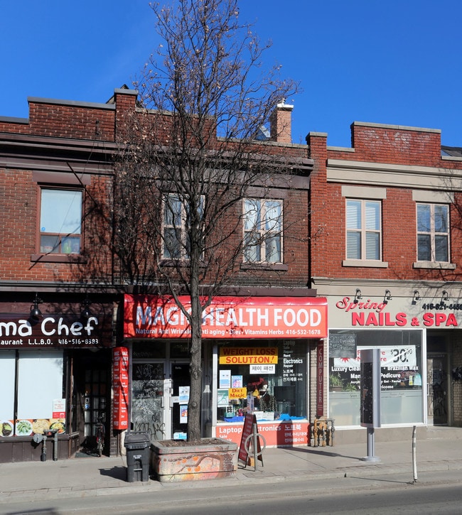 More details for 646 Bloor St W, Toronto, ON - Retail for Lease