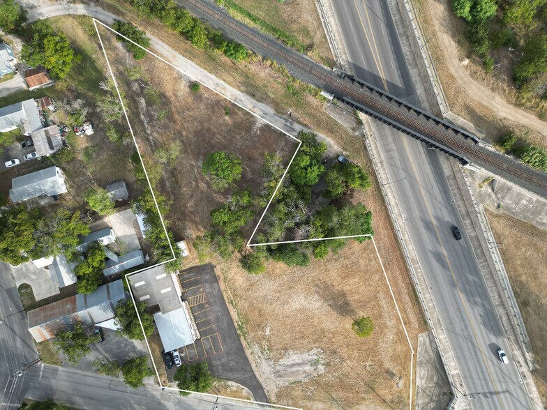 136 W Nacogdoches St, New Braunfels, TX à vendre - Photo du bâtiment - Image 2 de 20