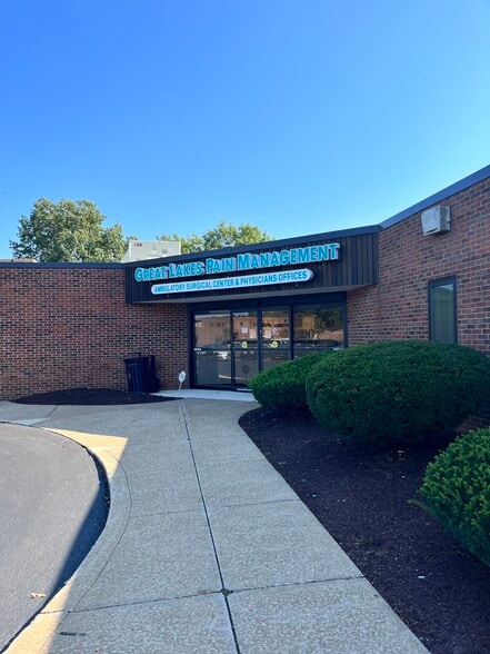 9002 Mentor Ave, Mentor, OH for sale - Building Photo - Image 3 of 8