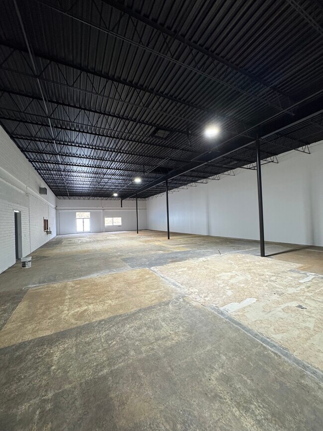 Plus de détails pour 130 W Smith St, Corry, PA - Commerce de détail à louer