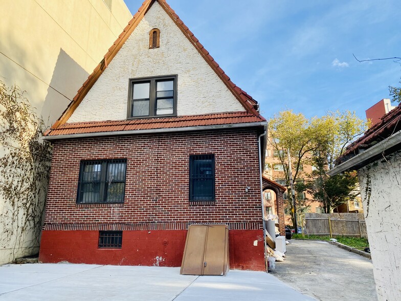 141-25 84th Dr, Briarwood, NY for sale - Building Photo - Image 2 of 6