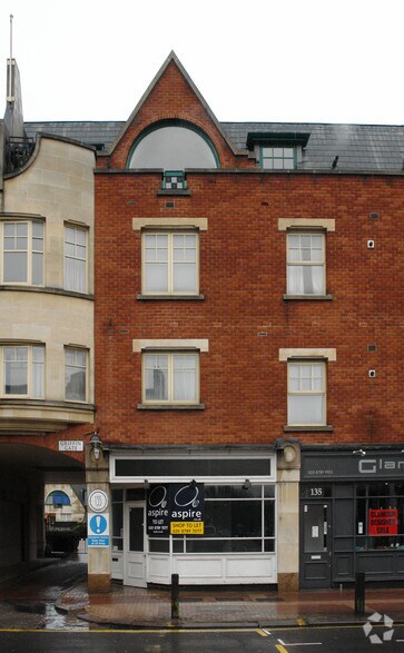 135 Lower Richmond Rd, Londres à louer - Photo du bâtiment - Image 3 de 4