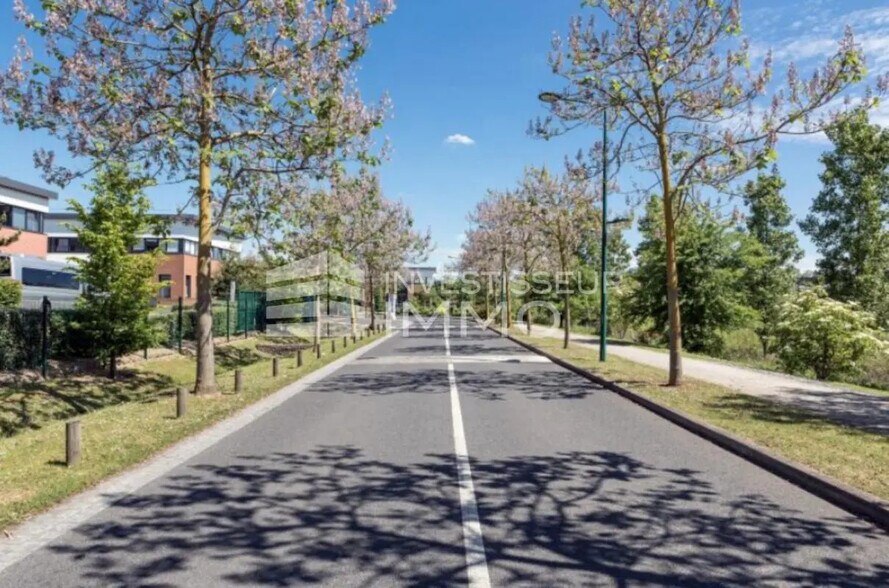 Bureau dans Villeneuve-la-Garenne à louer - Photo du bâtiment - Image 3 de 9