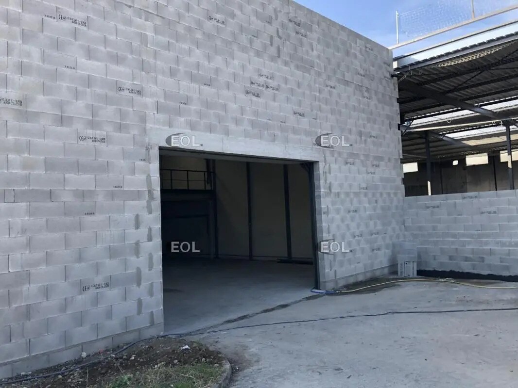 Flex dans Brignais à louer Photo du bâtiment- Image 1 de 3