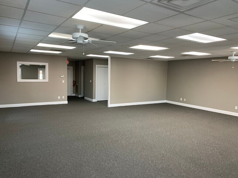 68 N High St, New Albany, OH for lease - Building Photo - Image 2 of 7