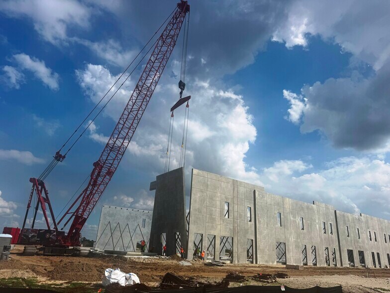 8001 Northup dr, Punta Gorda, FL à louer - Photo de construction - Image 2 de 5