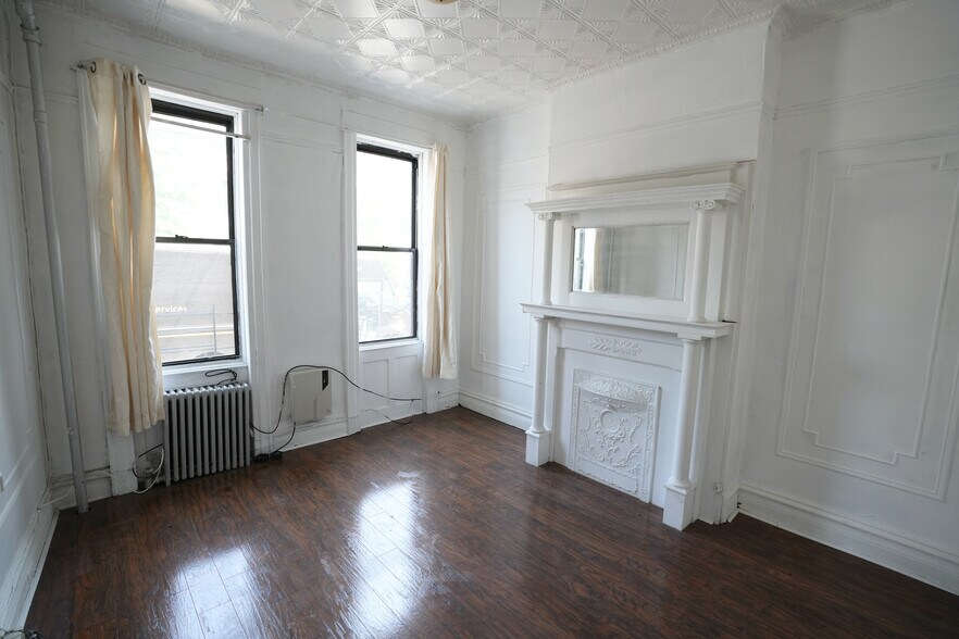1881 Putnam Ave, Ridgewood, NY à vendre - Photo intérieure - Image 3 de 12