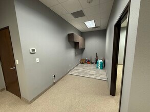 700 Parker Sq, Flower Mound, TX for lease Interior Photo- Image 2 of 5