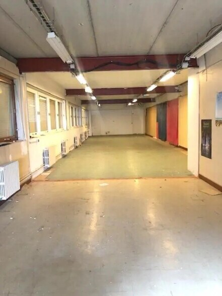 Office in Les Clayes-sous-Bois for lease - Interior Photo - Image 3 of 5