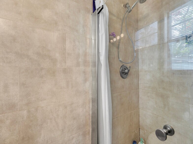 1110 White St, Key West, FL à vendre - Photo du bâtiment - Image 3 de 21