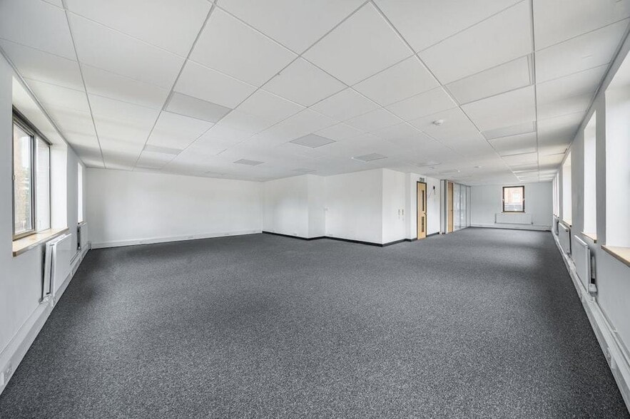 58 Station Rd, Harrow for lease - Building Photo - Image 2 of 9