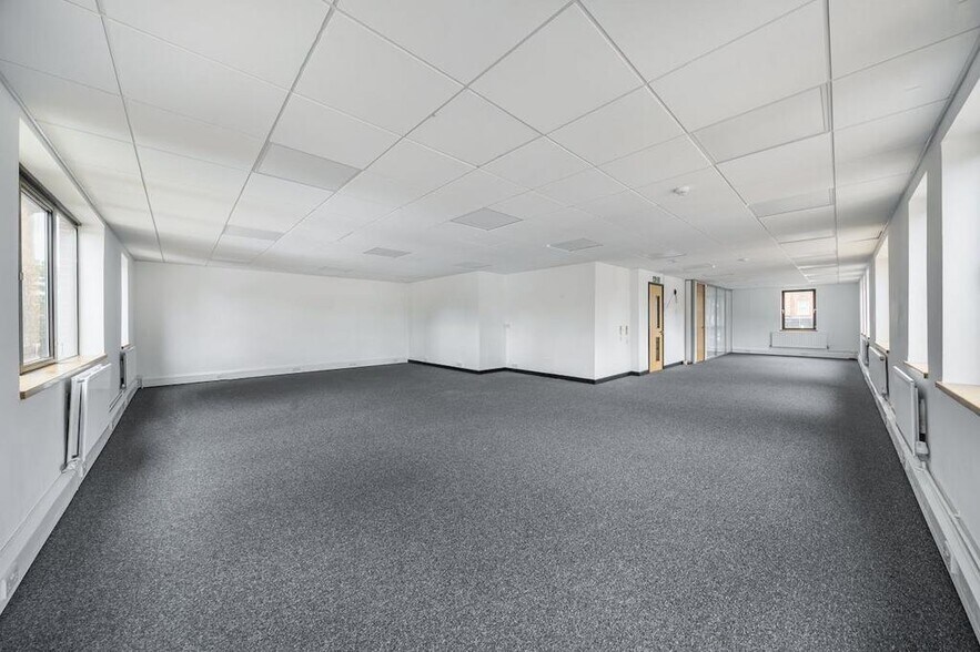 58 Station Rd, Harrow à louer - Photo du bâtiment - Image 2 de 9