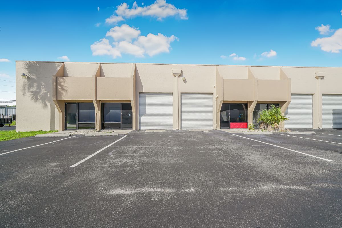1360-1396 SE Huffman Rd, Port Saint Lucie, FL for lease Interior Photo- Image 1 of 3