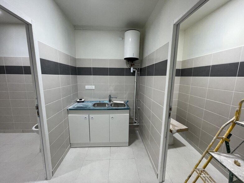 Industrial in Gellainville for lease - Interior Photo - Image 3 of 12