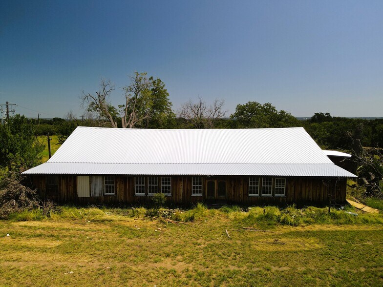 17662 US 87 Hwy, Fredericksburg, TX à vendre - Photo du bâtiment - Image 2 de 18
