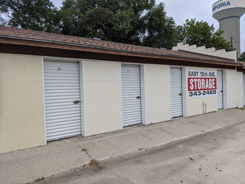 Car wash plus 51 self storage unites portfolio of 2 properties for sale on LoopNet.ca - Building Photo - Image 3 of 13