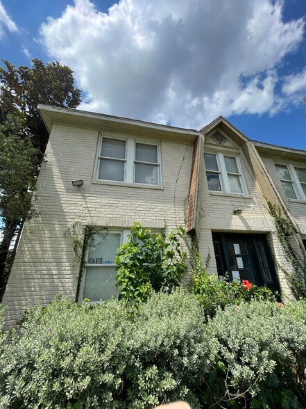 Portfolio of 2 properties for sale on LoopNet.ca - Primary Photo - Image 2 of 2