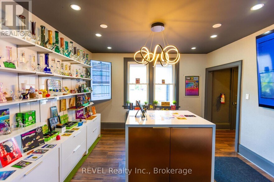 8568 Lundy's Ln, Niagara Falls, ON à vendre - Photo du bâtiment - Image 3 de 3