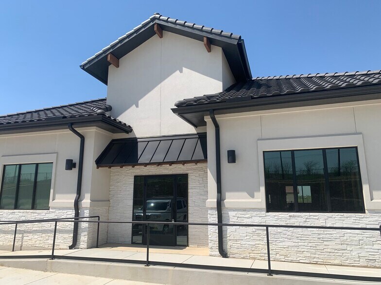 9413 N Beach St, Keller, TX à louer - Photo du bâtiment - Image 3 de 3