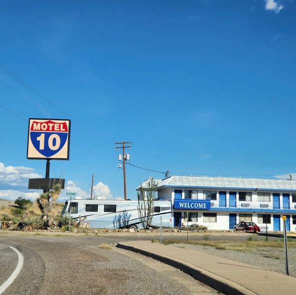 1202 Pyramid St, Lordsburg, NM for sale - Primary Photo - Image 1 of 14