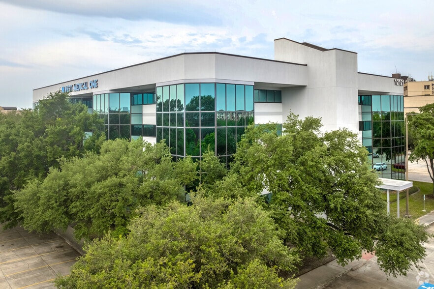 12121 Richmond Ave, Houston, TX for lease - Building Photo - Image 2 of 4