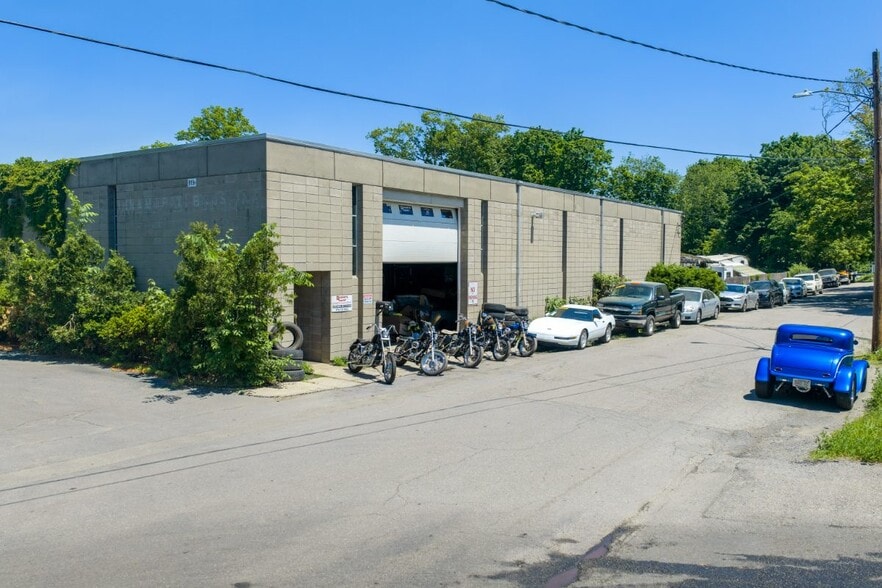 919 Main St, Clinton, MA à vendre - Photo du bâtiment - Image 3 de 10