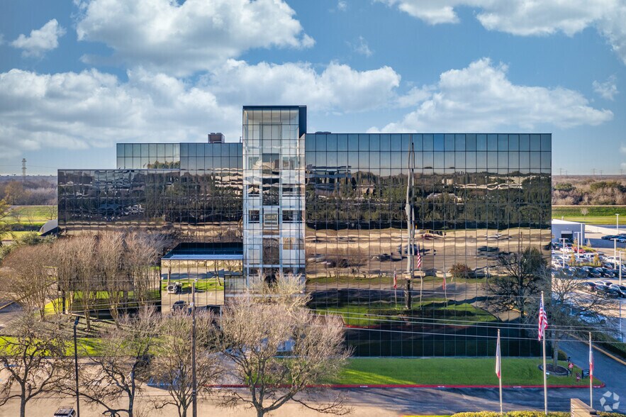 15915 Katy Fwy, Houston, TX à louer - Photo du bâtiment - Image 3 de 22