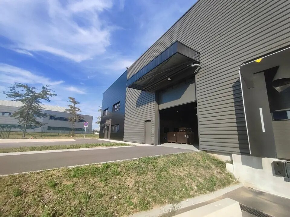 Flex in Saint-Quentin-Fallavier for lease Building Photo- Image 1 of 6