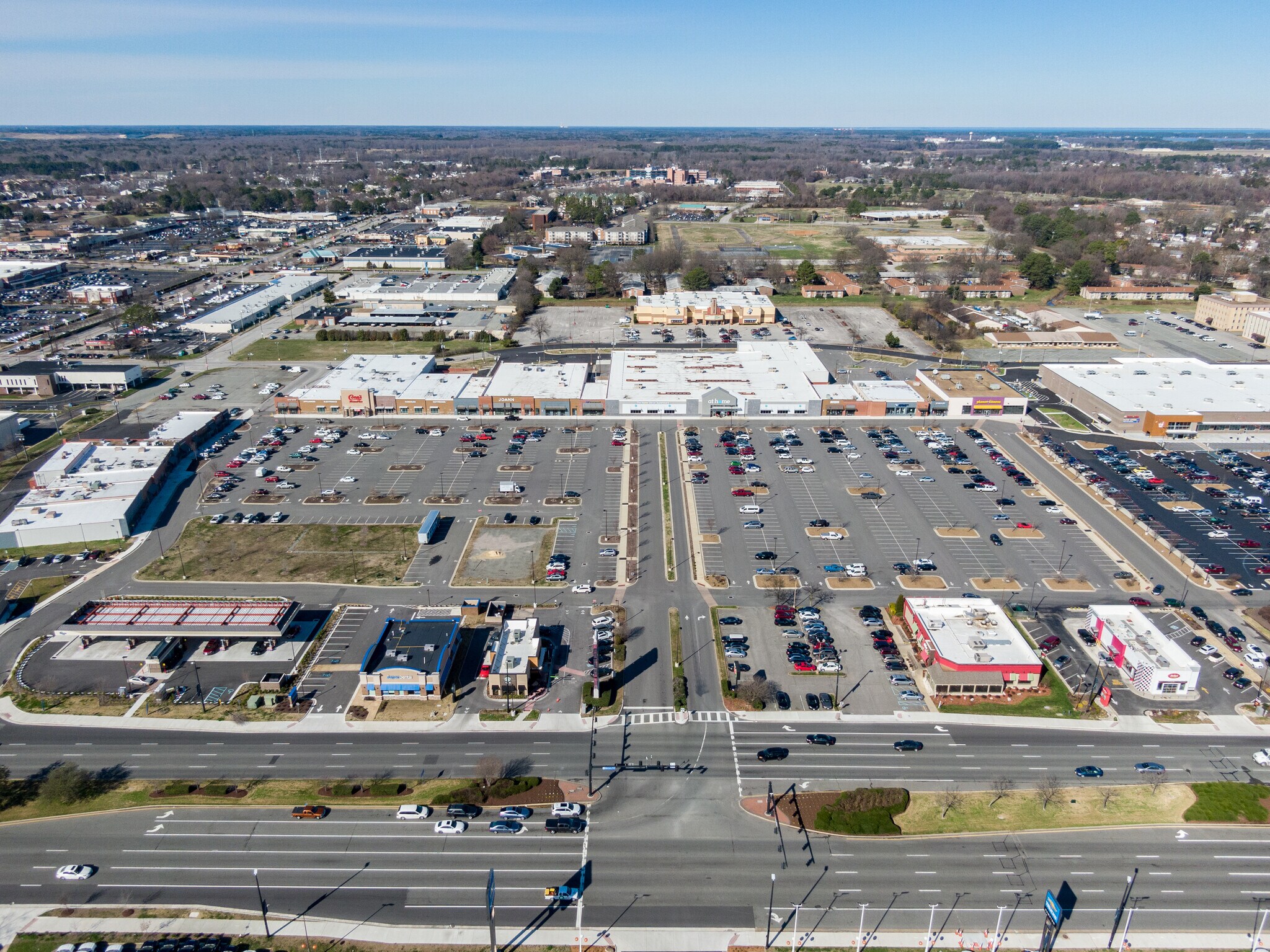 1056-1088 W Mercury Blvd, Hampton, VA à louer Photo du bâtiment- Image 1 de 8