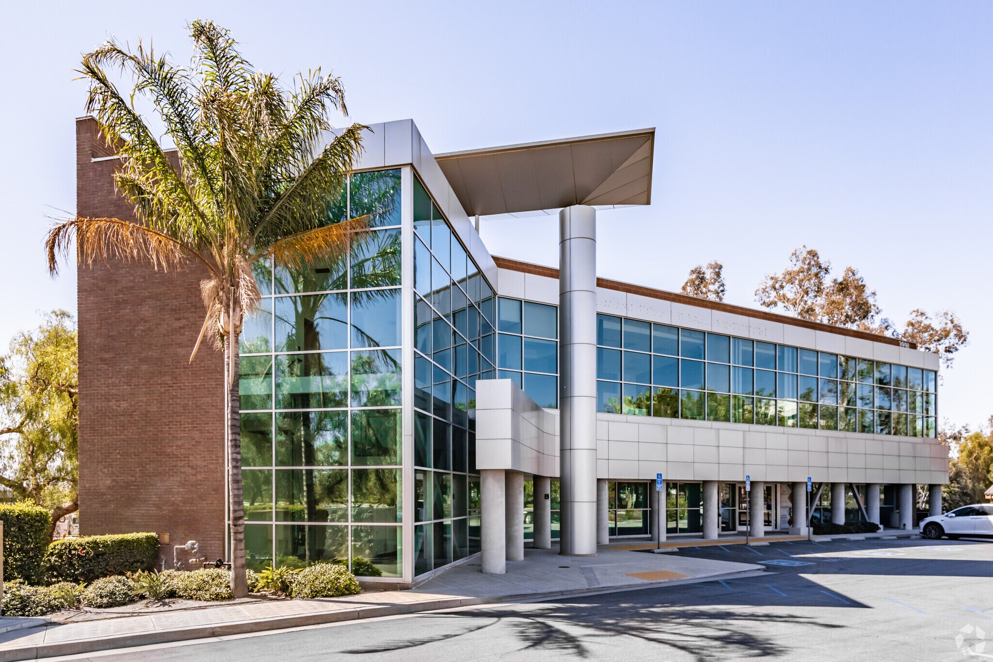 3998 Inland Empire Blvd, Ontario, CA à louer Photo principale- Image 1 de 7