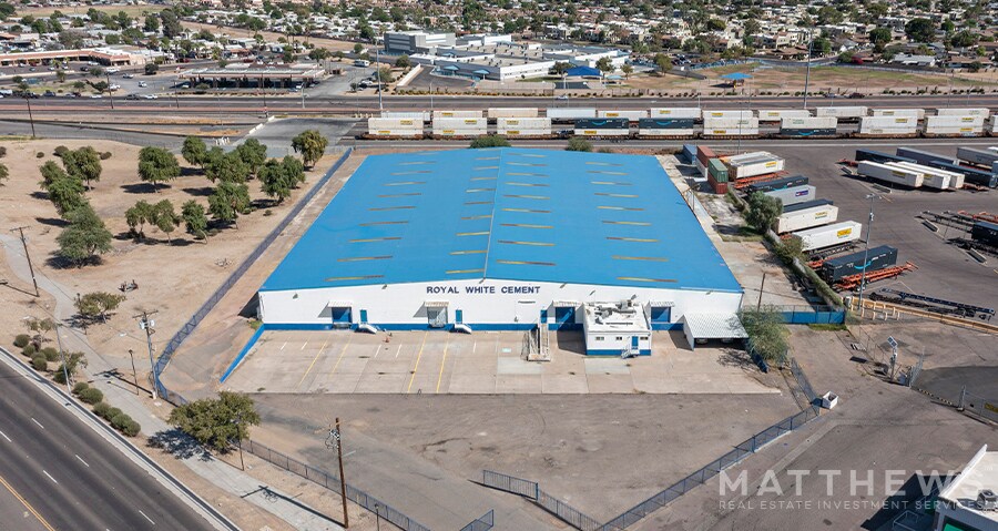 5855 N 51st Ave, Glendale, AZ à vendre - Photo du bâtiment - Image 2 de 3