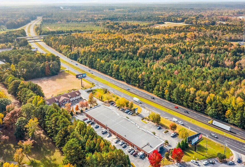 1074 Bear Creek Blvd, Hampton, GA à louer - Photo du bâtiment - Image 3 de 8