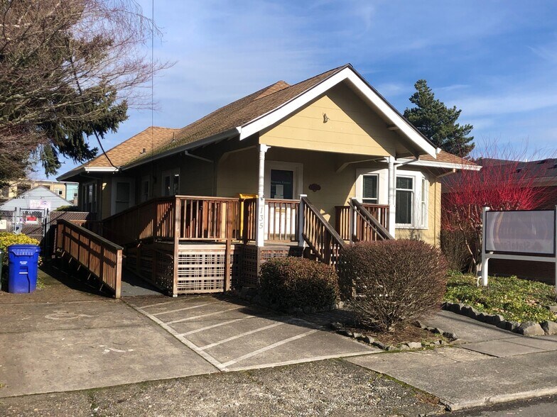 135 NW 1st St, Gresham, OR à louer - Photo du bâtiment - Image 2 de 11