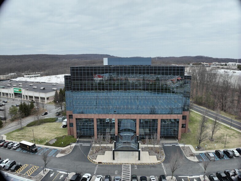 100 Enterprise Dr, Rockaway, NJ à louer - Communauté Matterport - Image 3 de 25
