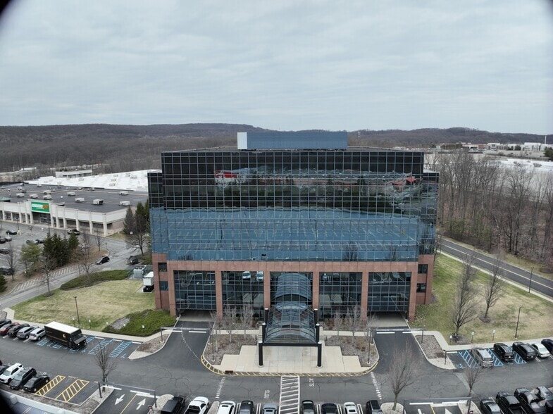 100 Enterprise Dr, Rockaway, NJ for lease - Matterport Community - Image 3 of 25