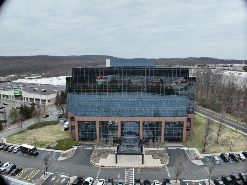 100 Enterprise Dr, Rockaway, NJ à louer - Communauté Matterport - Image 3 de 25